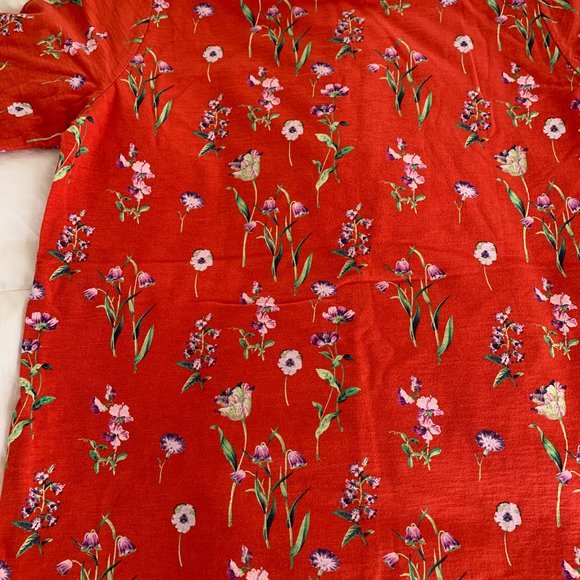 NWT UNIGLO RED FLORAL SHORT SLEEVE T-SHIRT, UNWORN SIZE MEDIUM - Picture 4 of 4